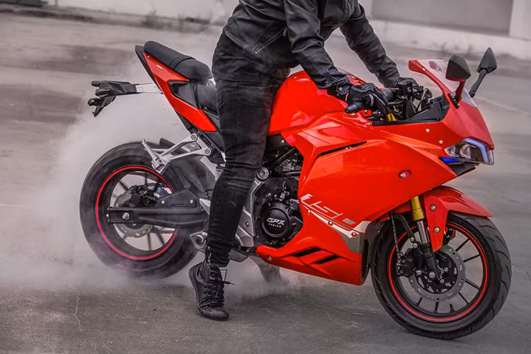 Demon 150RG sở hữu khối động cơ hoàn toàn khác biệt so với Demon 125 với dạng máy đứng SOHC 2 van xi-lanh đơn, làm mát bằng không khí, dung tích 149 cc. Động cơ này đi kèm với chế hòa khí và hộp số 5 cấp. Hiện các thông số kỹ thuật của động cơ chưa được GPX tiết lộ nhưng nhiều khả năng xe sẽ mạnh khoảng 14 mã lực.