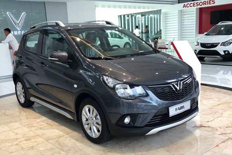 Sau gần 2 năm mở bán tại thị trường Việt, VinFast Fadil vẫn đang tạo được sức hút lớn với người tiêu dùng. Ngoài danh “ôtô Việt”, những chính sách ưu đãi hấp dẫn từ phía VinFast cũng là yếu tố giúp Fadil có được bước tiến lớn về doanh số, phá vỡ thế thống trị của Hyundai Grand i10 trong phân khúc ôtô cỡ nhỏ hạng A tại Việt Nam.