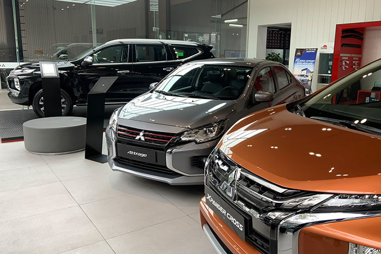 Bộ tứ Mitsubishi Xpander, Pajero Sport, Attrage và Outlander cũng đang được hãng xe Nhật Bản hỗ trợ khá mạnh. Ngoại trừ mẫu bán tải Triton, hầu hết các mẫu xe còn lại của Mitsubishi tại Việt Nam như Mitsubishi Xpander, Xpander Cross, Pajero Sport, Attrage và Outlander đều đang được hãng xe Nhật áp dụng chính sách hỗ trợ 50% lệ phí trước bạ.