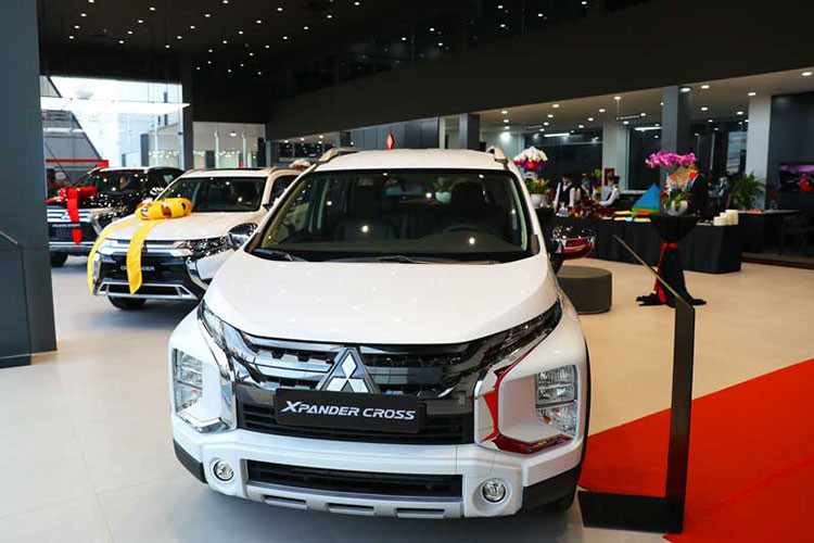 Theo đó, chương trình này sẽ được hãng xe Mitsubishi triển khai từ ngày 8 đến 31/7/2021. Ngoài ra, khách hàng mua một trong các dòng xe này của Mitsubishi còn được tặng kèm một số phụ kiện và máy lọc không khí Panasonic NanoE.