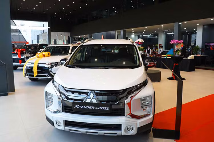 Theo đó, chương trình này sẽ được hãng xe Mitsubishi triển khai từ ngày 8 đến 31/7/2021. Ngoài ra, khách hàng mua một trong các dòng xe này của Mitsubishi còn được tặng kèm một số phụ kiện và máy lọc không khí Panasonic NanoE.