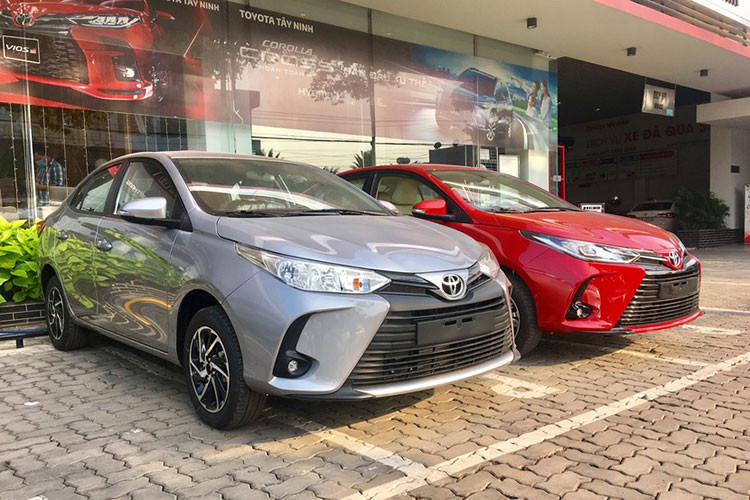 Hiện tại, Vios đang được Toyota hỗ trợ một phần lệ phí trước bạ, tương đương 30 triệu đồng cho khách mua xe trong tháng 7/2021. Chương trình này chỉ áp dụng cho phiên bản Toyota Vios G và E. Trong đó, Vios G CVT được ưu đãi 30 triệu đồng, Vios E CVT và Vios E MT được ưu đãi 20 triệu đồng. Tuy nhiên, để hưởng ưu đãi này, khách hàng sẽ phải ký hợp đồng và thanh toán đầy đủ.