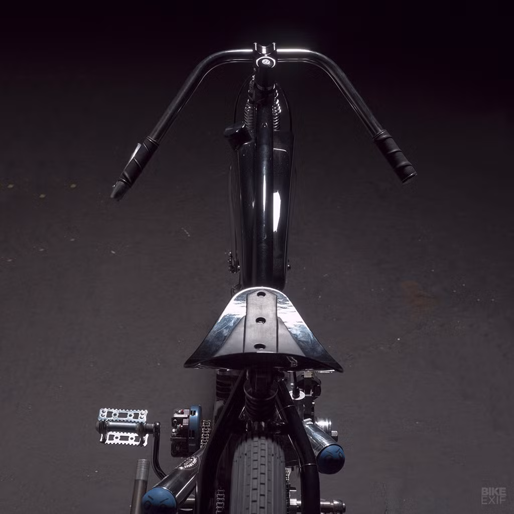 Bộ nạp làm thủ công kết hợp với bình xăng con chiếc xe máy Mikuni 22 mm. Hệ thống xả đến từ hãng Hooker làm bằng inox. Với những nâng cấp trên, mẫu độ có thể đạt 100 km/h. Vì vẫn có bàn đạp tách biệt khỏi động cơ nên nó được đăng kí là xe moped ở Cali.