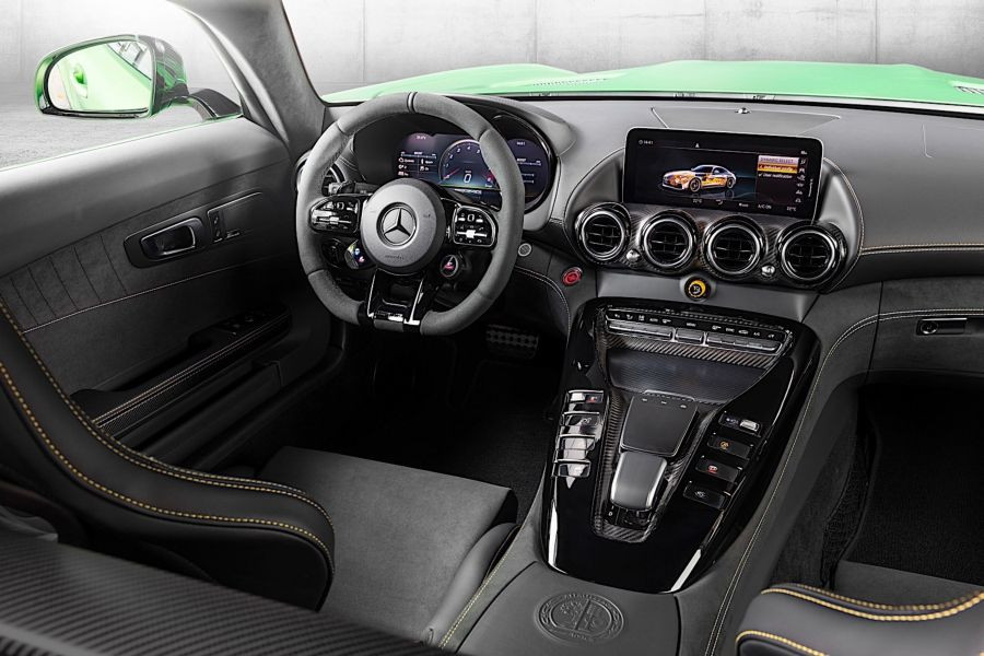 Những chiếc Mercedes-AMG GT mới đều được cung cấp hệ thống kiểm soát AMG Dynamics để tăng cường các chức năng của công nghệ cân bằng điện tử.