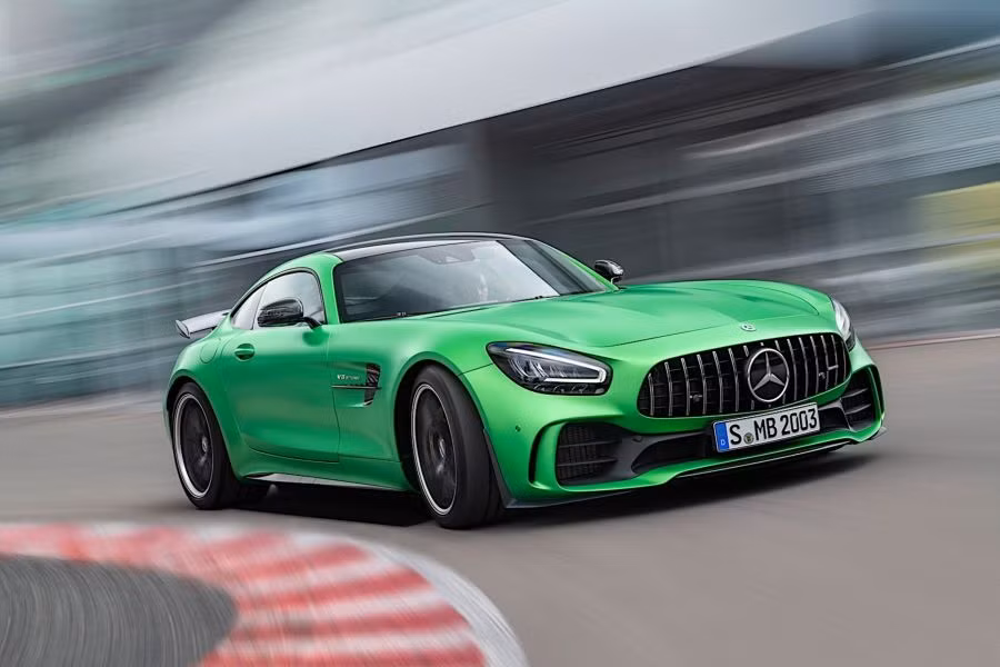 Dòng xe GT bản cập nhật đã được Mercedes-AMG công bố vào cuối năm ngoái với thiết kế cải tiến và nhiều nâng cấp về công nghệ, gia đình GT hiện tại gồm các thành viên: GT, GT S và GT C tầm trung, GT R và GT R Pro hàng đầu.