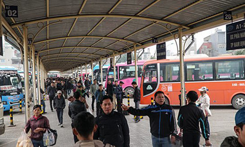 Ha Noi dieu chuyen xe khach tu Giap Bat ve ben Yen So: Ai cung lo