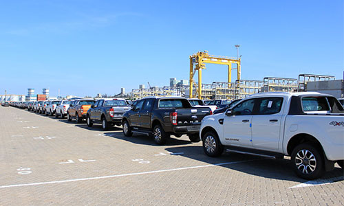 Xe ôtô bán tải đang gặp hạn tại thị trường Việt Nam.