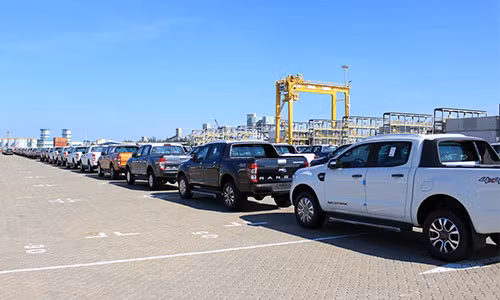 Xe ôtô bán tải đang gặp hạn tại thị trường Việt Nam.