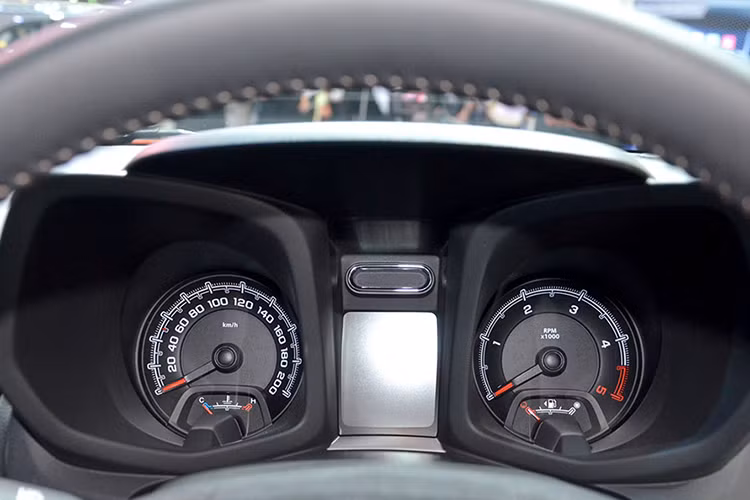 Động cơ được trang bị trên mẫu xe bán tải Chevrolet Colorado High Country Storm 2017 là máy dầu 4 xy-lanh Duramax có dung tích 2.5 lít, động cơ này cho công suất 180 mã lực tại 3.600 vòng/phút và mô men xoắn cực đại 440 Nm ở 2.000 vòng/phút.