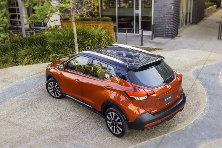 Trước đó, mẫu xe Nissan Kicks cũng đã xuất hiện tại thị trường Nam Mỹ vào đầu năm 2016. Cho đến nay hãng xe Nhật Bản mới tấn công thị trường tiếp theo đó là thì Bắc Mỹ trong khuôn khổ triển lãm Los Angeles 2017.