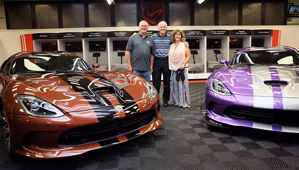 Cap doi so huu nhieu sieu xe Dodge Viper nhat tren the gioi-Hinh-2