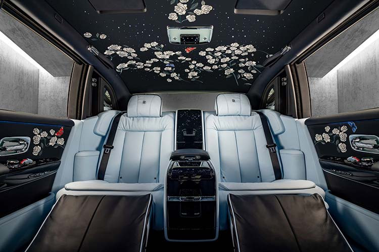 Trong quá trình thiết kế của chiếc Rolls-Royce Phantom Rose, không chỉ ông Hatherall lên bản vẽ mà ngay cả gia đình của vị khách hàng cũng đóng góp để sáng tạo nên chiếc xe độc đáo này. Cụ thể, vợ của vị khách hàng đã thiết kế những chiếc ô trong khi cô con gái Magnolia lại quyết định màu sơn ngoại thất.
