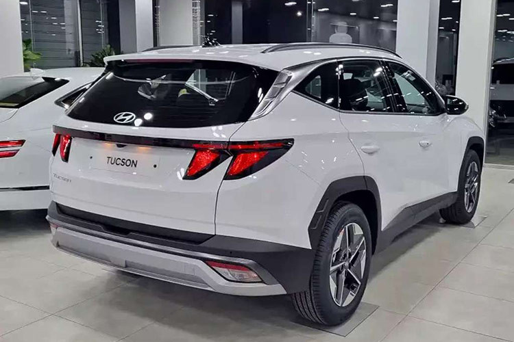 Hiện Hyundai Thành Công vẫn chưa lên tiếng xác nhận. Nhưng nếu thông tin này là thật thì khả năng cao mẫu xe SUV Hyundai Tucson 2025 ra mắt Việt Nam cũng sẽ có thiết kế và trang bị tương tự Tucson thế hệ mới ở thị trường Hàn Quốc.