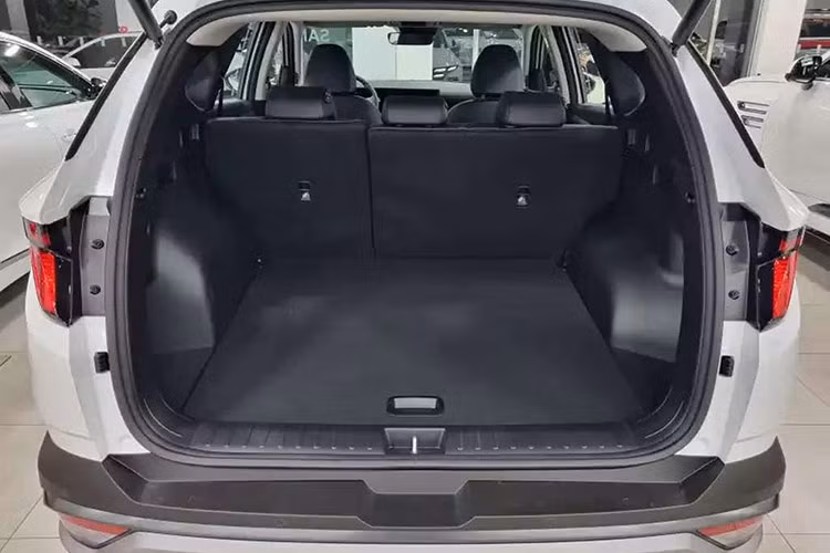 Dự kiến, Hyundai Tucson 2025 tại Việt Nam sẽ vẫn giữ nguyên các tùy chọn động cơ cũ. Đầu tiên là động cơ xăng 2.0L với công suất tối đa 156 mã lực và mô-men xoắn cực đại 192 Nm.