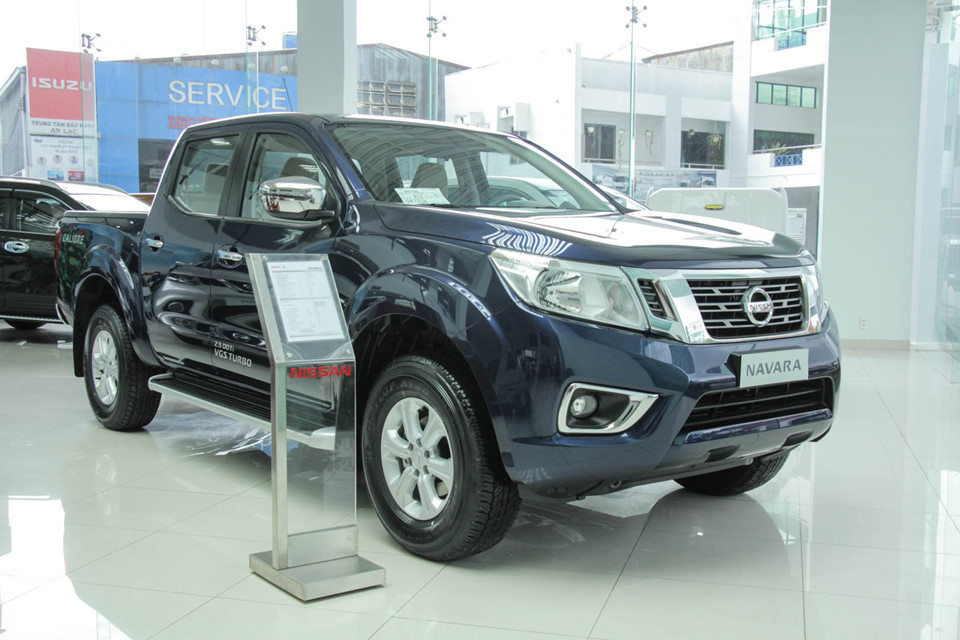 Theo lời của một nhân viên bán hàng, sau mẫu bán tải Chevrolet Colorado thì Navara nhanh chóng đưa hàng về trước để chiếm lấy thị trường, ai nhập hàng về trước thì bán trước.