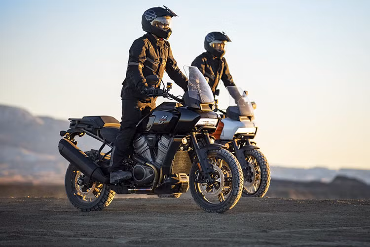 Theo đó, Harley-Davidson Việt Nam đã ấn định sẽ ra mắt vào ngày 09/05/2021 sắp tới và đại lý chính hãng cũng đã nhận cọc cho mãu xe này. Hãy cùng chờ xem, mức giá bán cũng như sự hoành tráng của Pan America 1250 2021 sẽ "nóng" như thế nào tại Việt Nam trong thời gian tới.