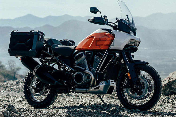 Cả hai phiên bản Standard và Special đều trang bị động cơ V-Twin 1250cc, sản sinh công suất 150 mã lực và mômen xoắn cực đại 127 Nm. Đây là dòng động cơ Revolution Max với hệ thống làm mát bằng dung dịch, mỗi xylanh có 4 van, hai bugi đánh lửa và hệ thống van biến thiên.