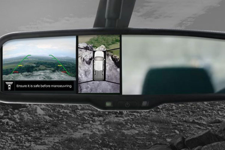 Nissan Navara N-Warrior Edition vẫn sử dụng động cơ dầu 4 xy-lanh thẳng hàng dung tích 2.5L tăng áp CRDi (YD25 DDTi), ở phiên bản 2 cầu (4x4) cho công suất tối đa 190 mã lực và mô-men xoắn cực đại 450Nm, trong khi phiên bản 1 cầu (4x2) cho công suất 163 mã lực và mô-men xoắn cực đại 403Nm. Sử dụng kết hợp với hộp số tự động 7 cấp (7 AT) và sàn 6 cấp (6 MT).