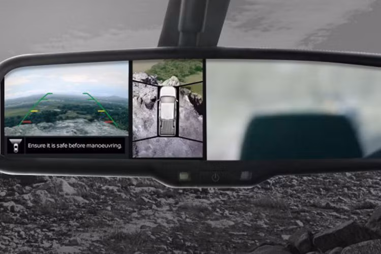 Nissan Navara N-Warrior Edition vẫn sử dụng động cơ dầu 4 xy-lanh thẳng hàng dung tích 2.5L tăng áp CRDi (YD25 DDTi), ở phiên bản 2 cầu (4x4) cho công suất tối đa 190 mã lực và mô-men xoắn cực đại 450Nm, trong khi phiên bản 1 cầu (4x2) cho công suất 163 mã lực và mô-men xoắn cực đại 403Nm. Sử dụng kết hợp với hộp số tự động 7 cấp (7 AT) và sàn 6 cấp (6 MT).