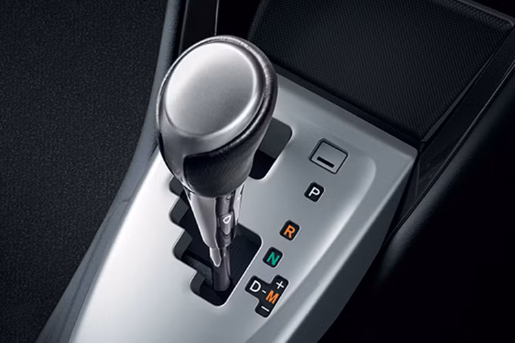 Sức mạnh được truyền tới bánh thông qua hộp số CVT thay vì hộp số sàn 5 cấp. Cuối cùng là hệ thống treo thể thao, giúp hạ thấp 27 mm chiều cao gầm. Các trang thiết bị an toàn vẫn là hệ thống phanh có hỗ trợ chống bó cứng phanh, hệ thống phân phối lực phanh điện tử và hỗ trợ lực phanh khẩn cấp (ABS/EBD/EBA) cùng túi khí hàng ghế trước.