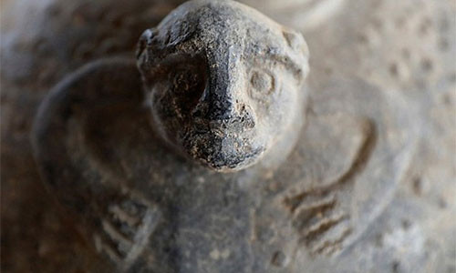 Nét điêu khắc độc đáo trên di tích khai quật được. Ảnh: Reuters