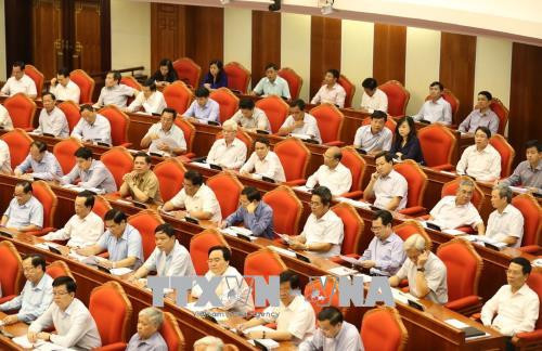 Các đại biểu làm việc tại Hội trường thảo luận về Đề án cải cách chính sách tiền lương. Ảnh: Trí Dũng/TTXVN