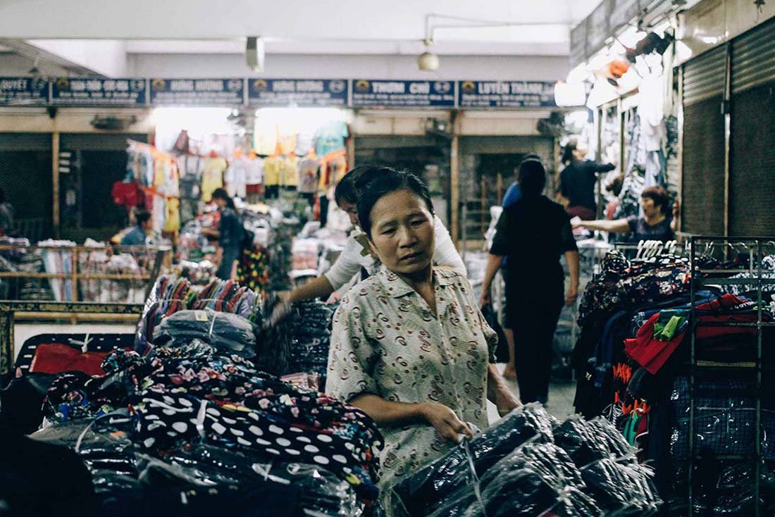 Dù khó nhọc, mệt mỏi nhưng đây là nguồn thu nhập quan trọng đối với những lao động nữ nhập cư giúp họ nuôi sống bản thân, gia đình.