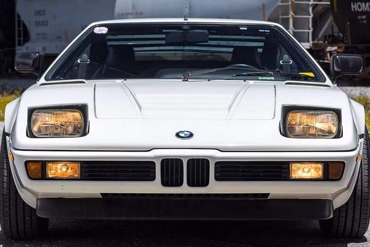 Mẫu xe thể thao BMW M1 (E26; 1978 - 1981) là một trong những chiếc BMW hiếm hoi nhất trên thị trường hiện nay khi chỉ có 453 chiếc được sản xuất và trong đó 20 chiếc là xe đua được sản xuất trên toàn thế giới.