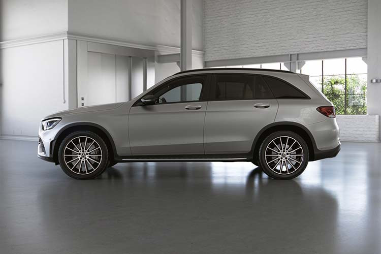 Được (MBV) giới thiệu tới khách hàng trong nước lần đầu vào cuối tháng 4/2016, GLC là mẫu xe hạng sang được ưa chuộng nhất và bán chạy nhất tại Việt Nam cho đến nay. Mẫu xe thể thao đa dụng này luôn dành được sự quan tâm đặc biệt của khách hàng và tạo nên những kỷ lục doanh số “vô tiền khoáng hậu”. Tính đến hết năm 2019, đã có hơn 9.000 xe GLC lăn bánh tại Việt Nam.