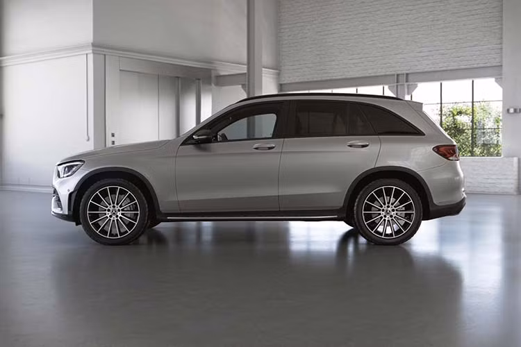 Được (MBV) giới thiệu tới khách hàng trong nước lần đầu vào cuối tháng 4/2016, GLC là mẫu xe hạng sang được ưa chuộng nhất và bán chạy nhất tại Việt Nam cho đến nay. Mẫu xe thể thao đa dụng này luôn dành được sự quan tâm đặc biệt của khách hàng và tạo nên những kỷ lục doanh số “vô tiền khoáng hậu”. Tính đến hết năm 2019, đã có hơn 9.000 xe GLC lăn bánh tại Việt Nam.