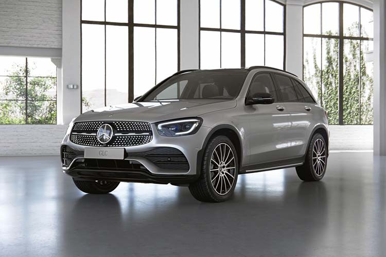 Mercedes-Benz chính thức giới thiệu mẫu xe GLC nâng cấp (X253) tại thị trường Việt Nam với nhiều sự thay đổi đáng ghi nhận. Ngoài ra, Mercedes-Benz GLC Facelift mới sẽ được phân phối tới tay người tiêu dùng trong nước với phiên bản GLC 300 4MATIC, được nhập khẩu trực tiếp từ Đức thay vì lắp ráp tại Việt Nam như phiên bản tiềm nhiệm.