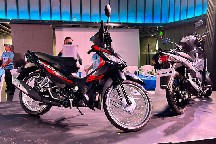 Dòng xe máy Suzuki Smash của Nhật Bản này lúc bầy giờ rõ ràng tạo ra sự cạnh tranh và nổi trội hơn nhiều dòng xe số Trung Quốc có mặt ở Việt Nam vào đầu những năm 2000. Tuy nhiên, hiện tại Suzuki Smash đã không còn được phân phối tại Việt Nam.