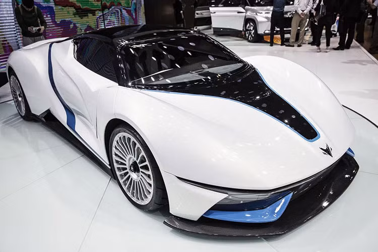 Với mong muốn "đập tan" quan niệm của người tiêu dung trên Thế giới về những chiếc xe Trung Quốc là "xe nhái", BAIC đã đầu tư một trung tâm nghiên cứu và phát triển tại Barcelona, Tây Ban Nha và thiết kế ra kiểu dáng của Arcfox-7 tại đây.