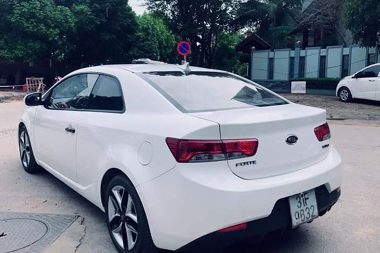 Tính năng an toàn của Kia Kuop 2010 bao gồm; hệ thống chống bó cứng phanh ABS, 6 túi khí, cân bằng điện tử... Trong một phân khúc sedan bình dân hiện nay, đặc biệt là xe cũ thì đây quả là một lựa chọn không tồi.