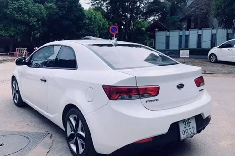 Tính năng an toàn của Kia Kuop 2010 bao gồm; hệ thống chống bó cứng phanh ABS, 6 túi khí, cân bằng điện tử... Trong một phân khúc sedan bình dân hiện nay, đặc biệt là xe cũ thì đây quả là một lựa chọn không tồi.