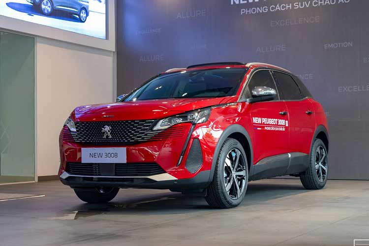  Peugeot 3008: Giá lăn bánh 999 triệu đồng-1,219 tỷ đồng Với giá niêm yết từ 949 triệu đồng - 1,129 tỷ đồng, chi phí lăn bánh Peugeot 3008 sẽ dội lên mức 999 triệu đồng-1,219 tỷ đồng. Là xe lắp ráp trong nước, lệ phí trước bạ của Peugeot 3008 cũng "mềm" hơn so với các dòng xe nhập khẩu cùng phân khúc. Tuy nhiên, chính sách ưu đãi 50% lệ phí trước bạ cũng chỉ có tác dụng từ nay đến hết năm 2023.