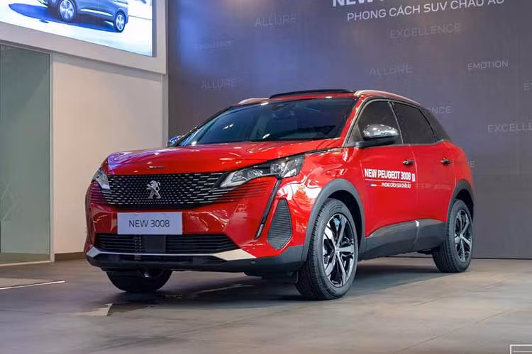  Peugeot 3008: Giá lăn bánh 999 triệu đồng-1,219 tỷ đồng Với giá niêm yết từ 949 triệu đồng - 1,129 tỷ đồng, chi phí lăn bánh Peugeot 3008 sẽ dội lên mức 999 triệu đồng-1,219 tỷ đồng. Là xe lắp ráp trong nước, lệ phí trước bạ của Peugeot 3008 cũng "mềm" hơn so với các dòng xe nhập khẩu cùng phân khúc. Tuy nhiên, chính sách ưu đãi 50% lệ phí trước bạ cũng chỉ có tác dụng từ nay đến hết năm 2023.