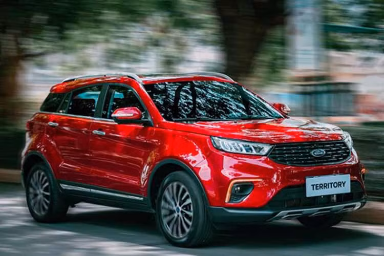  Ford Territory: Giá lăn bánh 866 triệu đồng-1,033 tỷ đồng Ford Territory đang bán tại Việt Nam thuộc thế hệ thứ 2, ra mắt thị trường cuối năm 2022. Giá xe Ford Territory nằm trong khoảng 822-954 triệu đồng. Cộng thêm chi phí lăn bánh, người dùng phải chi khoảng 866 triệu đồng-1,033 tỷ đồng. 