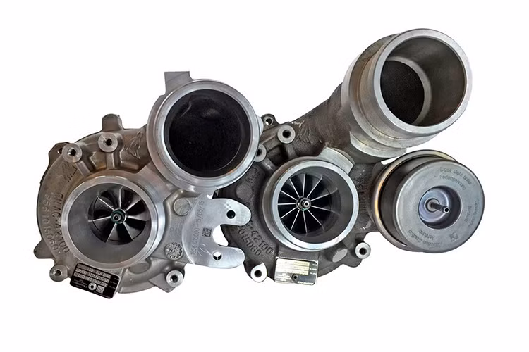 Sự gia tăng sức mạnh đáng kể đến này là nhờ vào những điều chỉnh ở hệ thống tăng áp, bộ giải nhiệt lớn hơn.