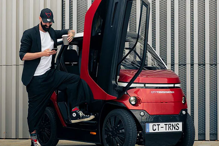 City Transformer chạy điện có khả năng thay đổi chiều rộng từ 1 mét đến 1,4 mét để có được sự linh hoạt tối đa trong thành phố, nhờ công nghệ điều chỉnh chiều rộng chủ động (Active Width Adjustment).