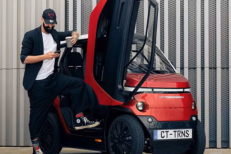 City Transformer chạy điện có khả năng thay đổi chiều rộng từ 1 mét đến 1,4 mét để có được sự linh hoạt tối đa trong thành phố, nhờ công nghệ điều chỉnh chiều rộng chủ động (Active Width Adjustment).