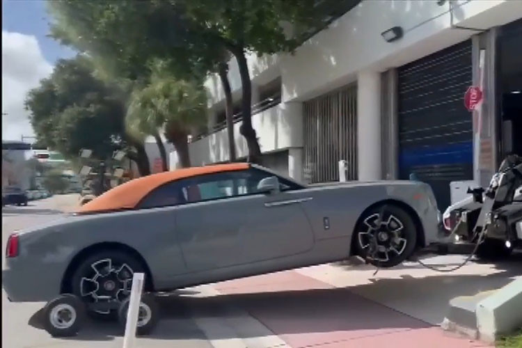 Loat xe sang Rolls-Royce, Mercedes-Benz gan 95 ty dong bi danh cap