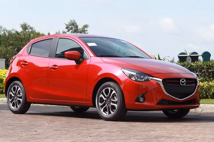 Những chiếc Mazda2 nhập khẩu đầu tiên hưởng thuế suất thuế nhập khẩu 0% sẽ về Việt Nam trong thời gian sắp tới. Mẫu xe này hiện có mức giá từ 499 đến 539 triệu đồng tương ứng với hai phiên bản hatchback và sedan.