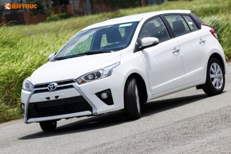 Ở phân khúc xe ôtô hạng B nhập khẩu, Toyota Yaris là một trong những cái tên được chú ý nhiều nhất khi mẫu xe này được nhập khẩu nguyên chiếc từ Thái Lan. Sau khi hoàn tất các thủ tục về giấy tờ cũng như kiểm định, Yaris sẽ được hưởng ưu đãi về thuế suất thuế nhập khẩu 0%. Do đó, nhiều khả năng, xe sẽ có giá bán giảm nhiều so với năm 2017. 