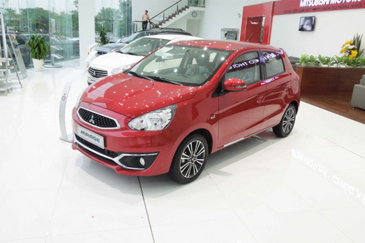 Cùng với “người anh em” Attrage, Mitsubishi Mirage là dòng xe hatchback hạng B được nhập khẩu từ Thái Lan. Do đó, dự kiến trong thời gian tới, giá xe cùng sẽ có nhiều “biến động” nhờ hưởng ưu đãi thuế mới. 