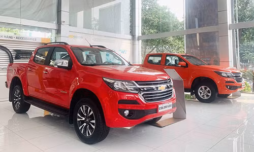 Xe oto xuong gia, le phi truoc ba giam 50% 