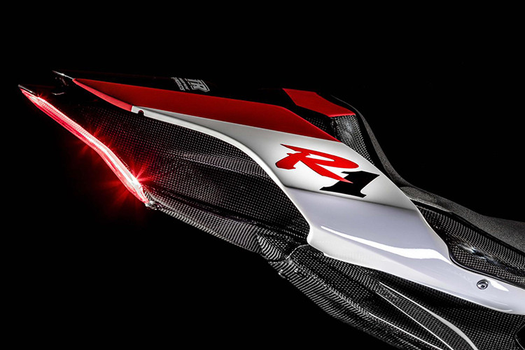 Yamaha R1 GYTR 2019 được trang bị ECU theo tiêu chuẩn đua và CCU (thiết bị thu thập và phân tích dữ liệu trong quá trình chạy xe). Hành trình tay ga cũng được rút ngắn nhằm mang đến khả năng sốc ga tốt hơn.