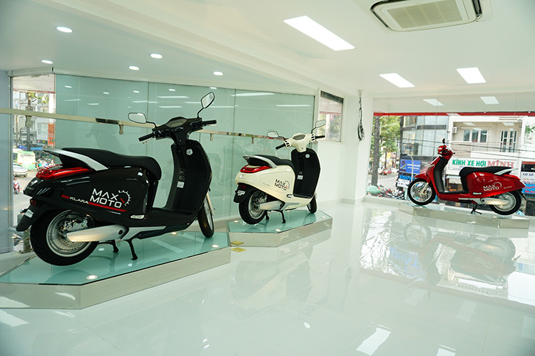 Tuy nhiên lô hàng đầu tiên đã "cháy hàng", nên hiện tại đại lý đang nhận đặt hàng cho lô khuyến mãi thứ 2 với giá bán là 25 triệu đồng cho bản dùng ắc quy axit-chì và 39,9 triệu đồng cho bản dùng pin Lithium.