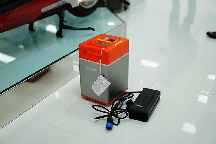 Tốc độ tối đa của Klara vào khoảng 50 km/h với tầm hoạt động là 80 km hoặc hơn tùy theo cách chạy và nhu cầu sử dụng của mỗi người sau khi sạc đầy. Thời gian sạc đầy (100%) theo công bố của Vinfast trên mẫu Klara là 6 tiếng cho bản dùng pin và 12 tiếng cho bản dùng ắc quy.