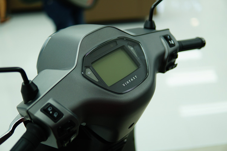 Có thể thấy thiết kế tổng thể của Klara có đôi nét tương đồng với những mẫu xe đến từ Ý như Piaggio hay Lambretta. Các tính năng của xe khá phù hợp với thể trạng của người Việt Nam, đáp ứng tốt điều kiện đặc thù của giao thông trong đô thị và cả thời tiết nóng ẩm...